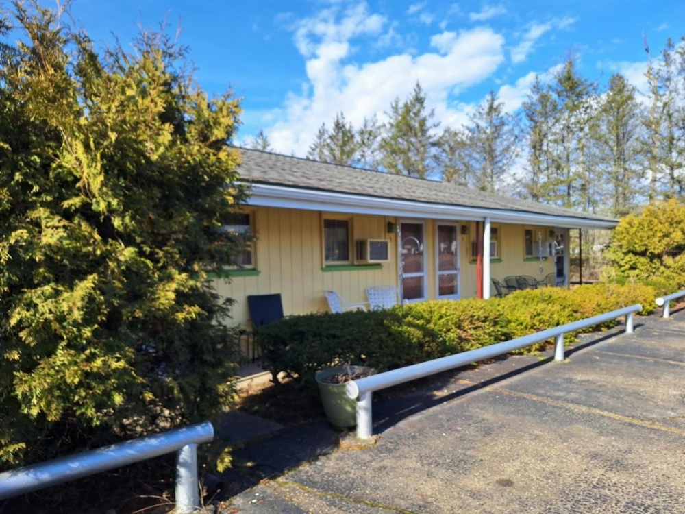 Rest Stop 6 Inn Main image